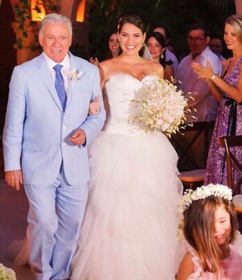 La presentadora Jessica de la Peña confirmó la muerte de su padre en redes sociales - crédito Jessica de la Peña / Instagram