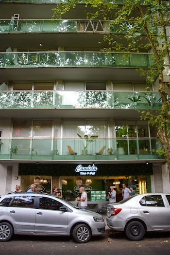 El frende del edificio (Adrián