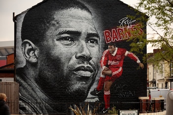 Mural en honor a Barnes,