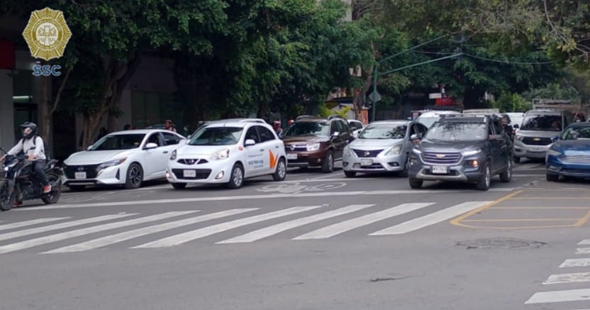 Reportan asentamientos viales al cruce con semáforos en Niza entre Av. Paseo de la Reforma y Av. Chapultepec.
Crédito: X / @OVIALCDMX