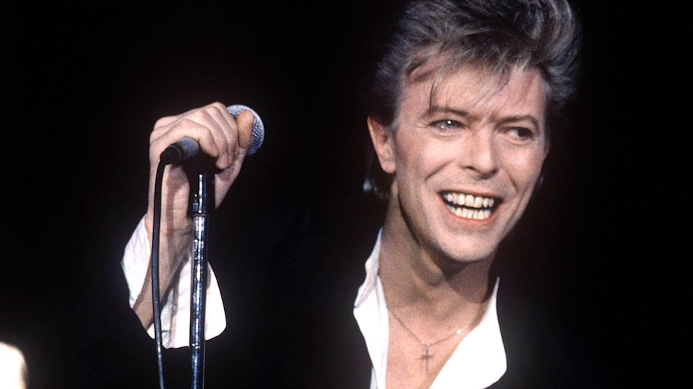 “Seré libre, igual que ese pájaro azul”: a 10 años de la muerte de David Bowie, el genio que hizo de su final una obra de arte “Seré libre, igual que ese pájaro azul”: a 10 años de la muerte de David Bowie, el genio que hizo de su final una obra de arte