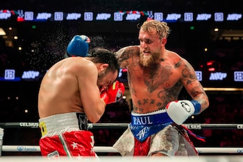 Usyk ganó una polémica pelea en Egipto
