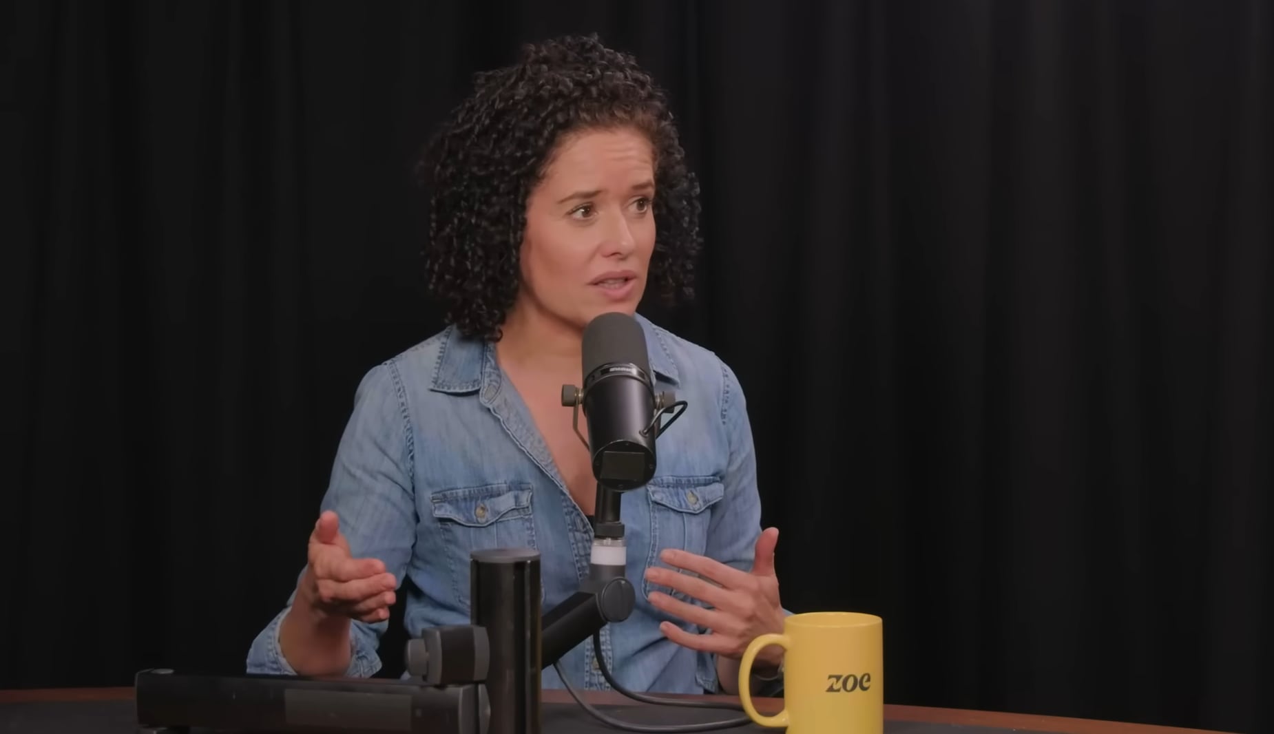 La experta Sarah Berry recomienda priorizar snacks integrales y altos en fibra para mejorar la alimentación diaria (Captura de video: YouTube)