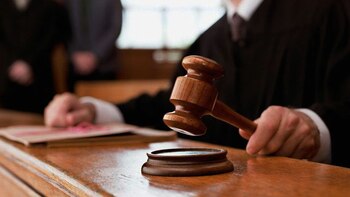 Por falsificar incapacidad de un