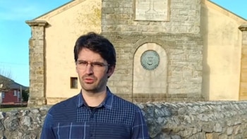 Cantabristas insta al Ayuntamiento de Piélagos a retirar la simbología franquista de Liencres y Oruña