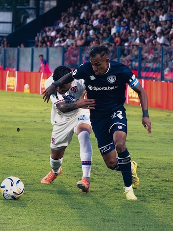 Villa se consolidó como capitán y principal creador de juego de Independiente Rivadavia en la liga argentina y en la Copa Libertadores - crédito @sebastian14villa/Instagram