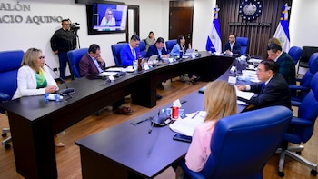 Magistrada Karla Cecilia Guandique de Miranda siendo entrevistada para aspirar al cargo público. Fue electa y juramentada como magistrada propietaria. (Foto archivo, cortesía Asamblea Legislativa)