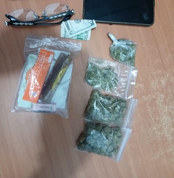 Los tres procedimientos informados por la corporación policial formaron parte de operativos contra el narcomenudeo en La Libertad y La Unión. (Foto cortesía Policía Nacional Civil)