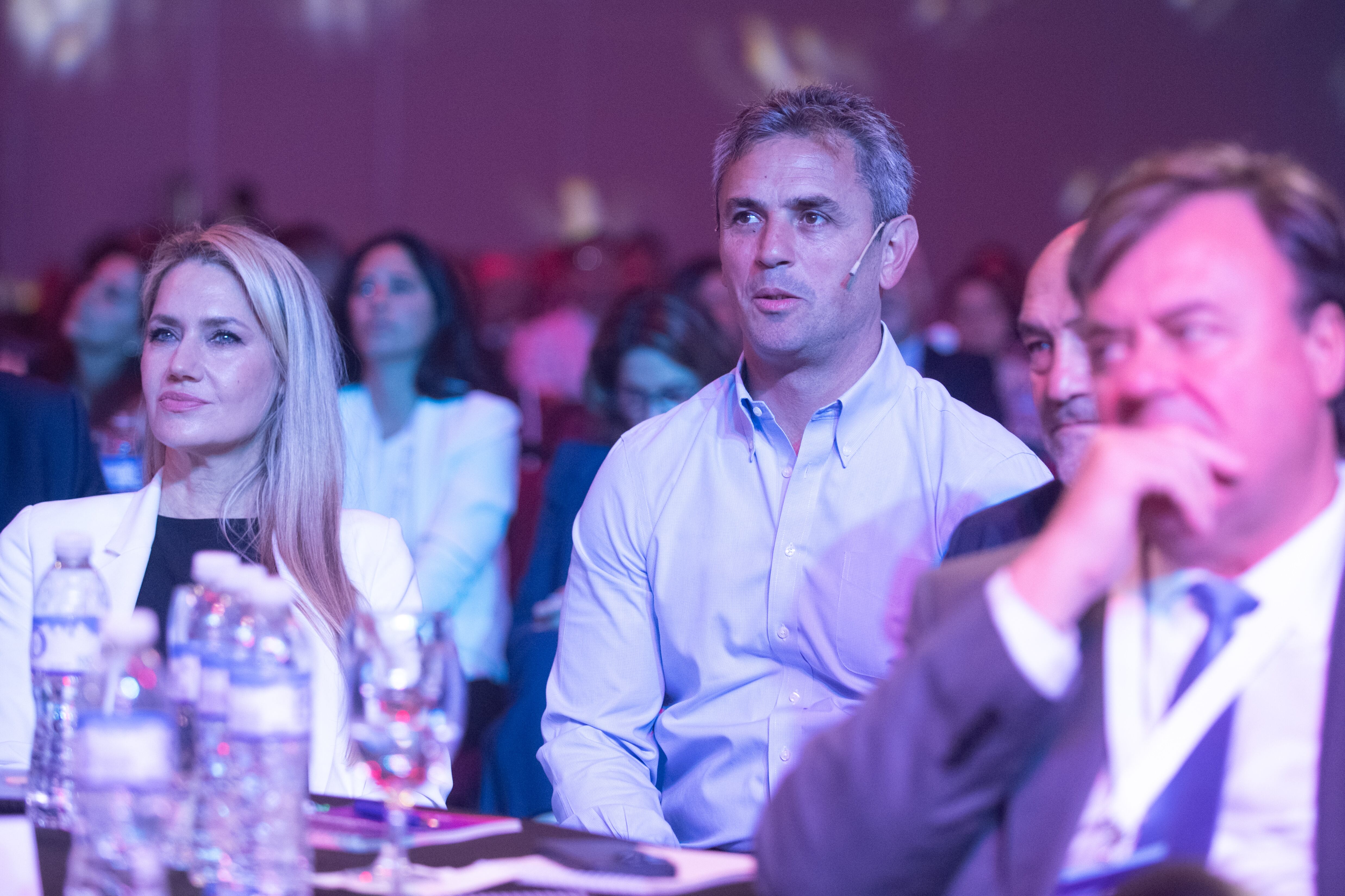 Martín Menem junto a Carolina Losada (Fotografía: Jaime Olivos)