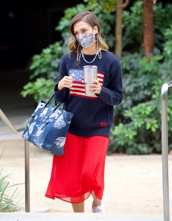 Jessica Alba paseó por las