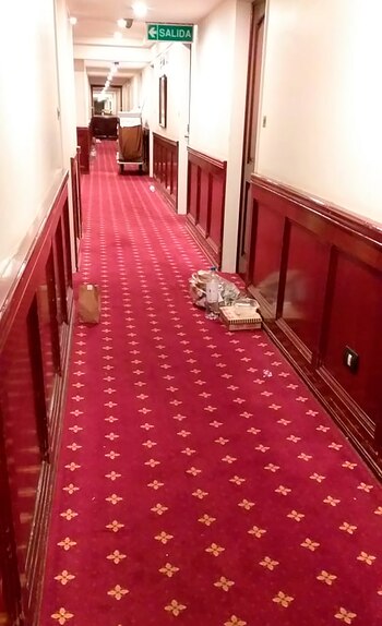 Los pasillos del hotel, vacíos