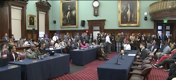 El Concejo Municipal de Nueva York evalúa diez proyectos de ley para establecer controles locales sobre la inteligencia artificial