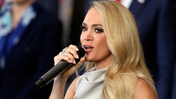 Carrie Underwood tuvo que cantar