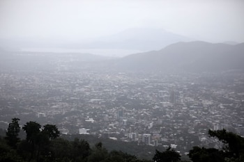 En 2025, Perquín registró la mayor precipitación anual con 3.184 milímetros, mientras Acajutla presentó el mínimo con 1.300 milímetros. (REUTERS / Jose Cabezas)