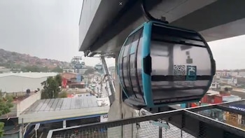 Cablebús CDMX tuvo que desembarcar a usuarios de la Línea 1 por tormenta eléctrica