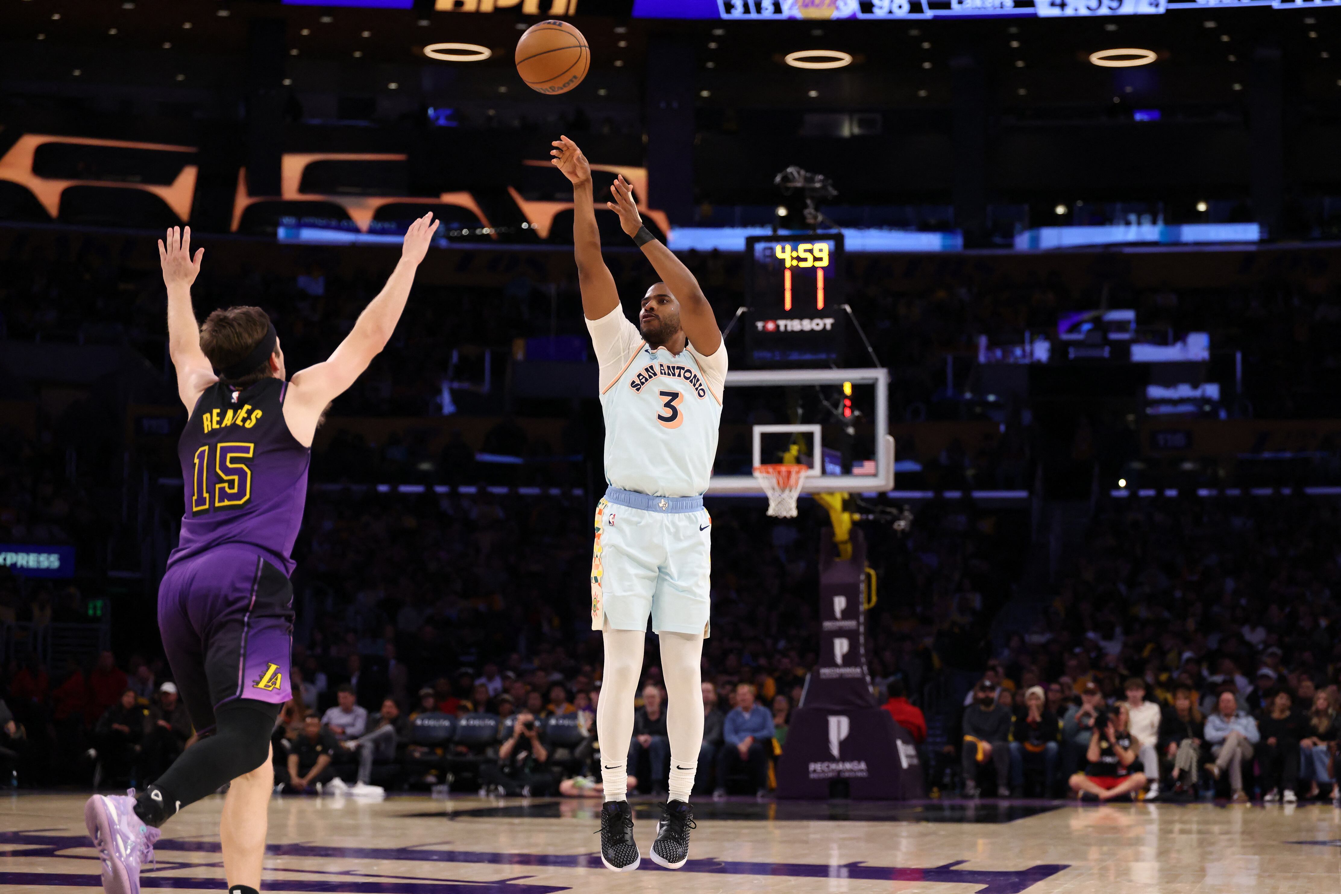 El histórico armador de los Clippers prioriza a su familia y se despide del baloncesto profesional al finalizar la temporada
(Mandatory Credit: Kiyoshi Mio-Imagn Images)