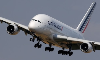 El ex mandatario vuela en