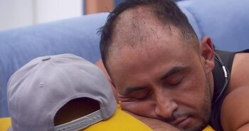 Juan Rivera rapado por Rey Grupero