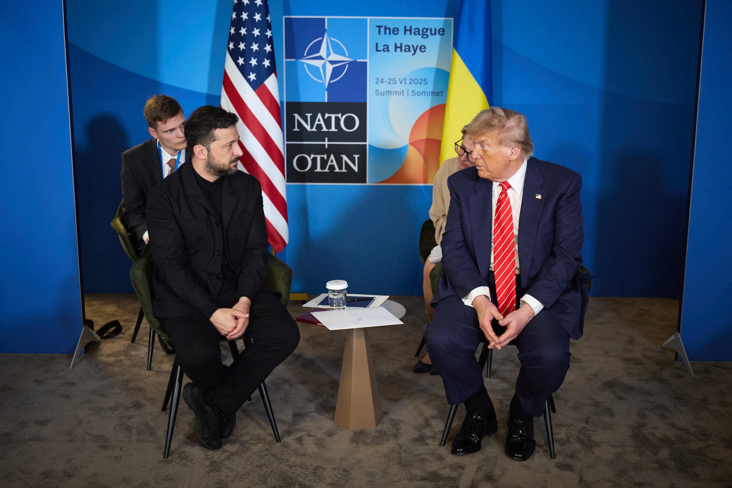 El presidente de Estados Unidos, Donald Trump, y el presidente de Ucrania, Volodimir Zelensky, se reunieron al margen de la cumbre de la OTAN en La Haya, Países Bajos, el 25 de junio de 2025 (REUTERS)