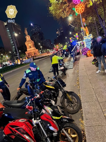 Policías de Tránsito desplegaron un operativo en distintas alcaldías de la CDMX para vigilar la Mega Rodada del Terror. (X @SSC_CDMX )