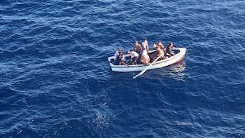 Alertan de la desaparición de 20 migrantes a bordo de una patera en la ruta entre Argelia y Baleares