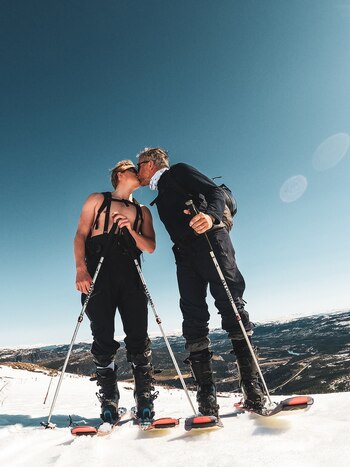 La policía investiga a su pareja, 36 años mayor (@jannepuhakka)