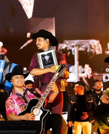 Grupo Firme festejó su concierto