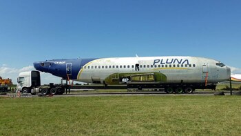 El avión de Pluna siendo