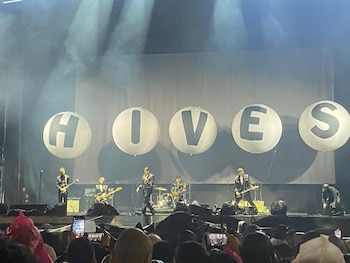 The Hives pudo hacer tres
