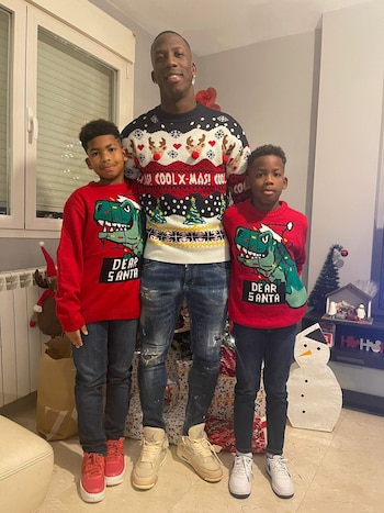 Luis Advíncula tiene una estrecha