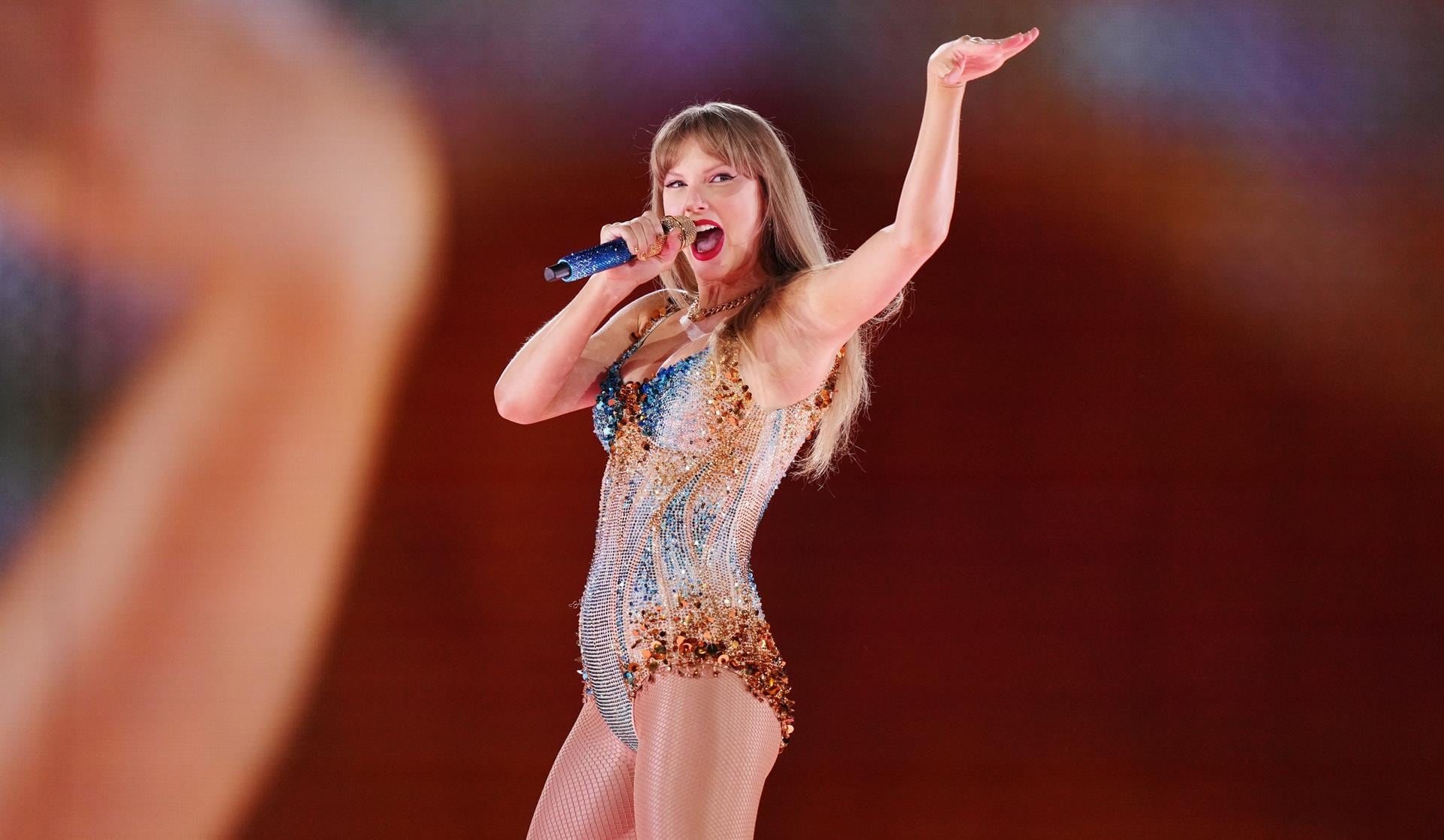 Taylor Swift recordó cómo su banda de músicos siguió su idea mientras improvisaba.