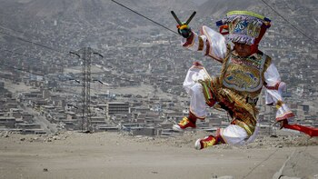 Danzante de tijeras Qori Sisicha