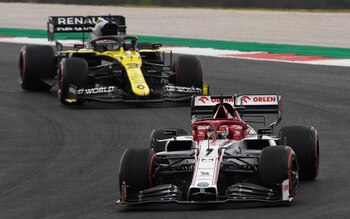 FOTO DE ARCHIVO. El piloto de Alfa Romeo Kimi Raikkonen compite en el Gran Premio de Portugal, en el Circuito Internacional de Algarve, en Portimão, Portugal. 25 de octubre de 2020. Pool vía REUTERS/Rudy Carezzevoli