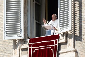 El papa Francisco dirige la