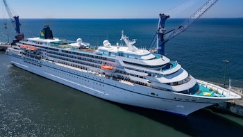 El crucero Amadea llena de