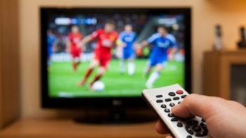“Si te olvidaste de pagar la cuota, te bloqueo la TV”: la insólita oferta de un vendedor de televisores en el Conurbano
