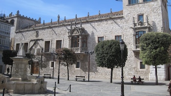 La historia de la Casa del Cordón, el gran palacio burgalés que acogió a algunos de los personajes más poderosos de Europa