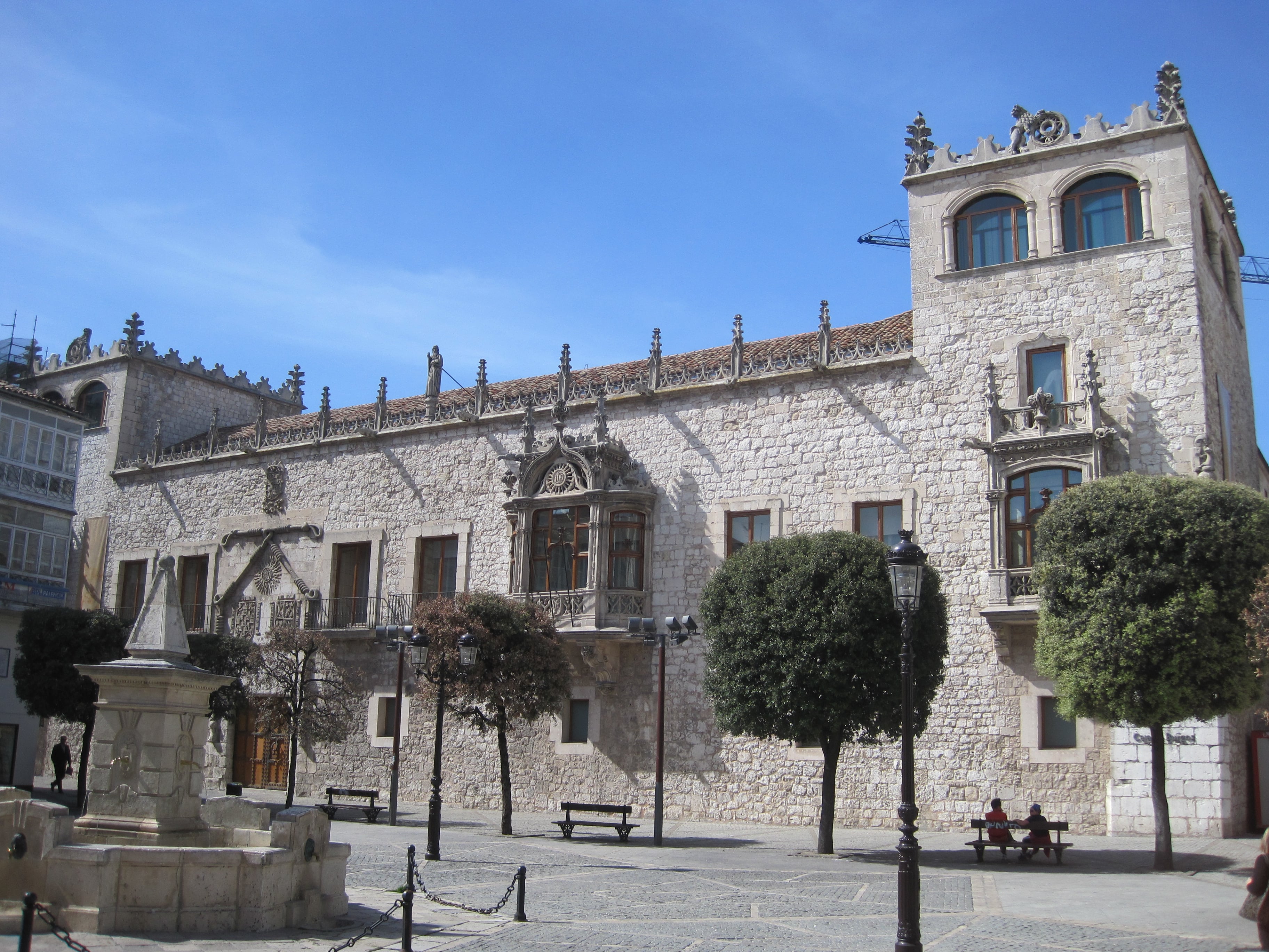 La Casa del Cordón. (Wikipedia)