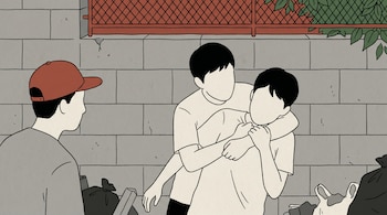 Ilustración plana de tres adolescentes: uno sujeta a otro por detrás frente a un muro de bloques gris, y un tercero con gorra roja observa, con basura y una reja al fondo.