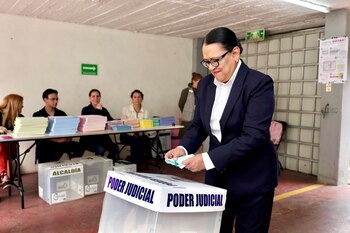 Políticos acudieron a las casillas