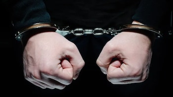 Policía salvadoreña detiene a ciudadano