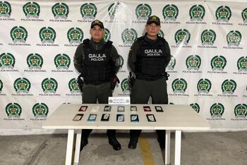 La policía incautó 89 teléfonos