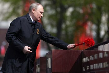 Putin colocó una ofrenda floral