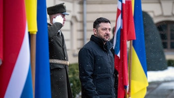 Zelenski ofrece ayuda antiaérea a