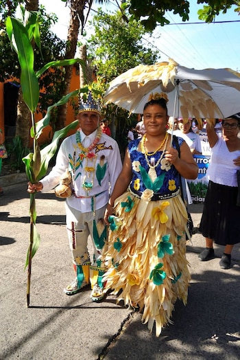 Cada año, la ciudad se llena de color con un desfile que recorre las principales calles de Suchitoto para agradecer por la cosecha obtenida. (Foto cortesía Alcalde de Cuscatlán Norte)