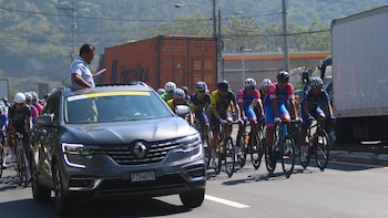 Guatemala: La Vuelta Bantrab inicia con caída masiva y nueve ciclistas retirados