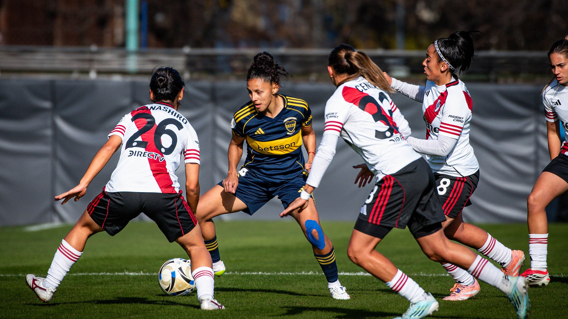 El documento advierte que el 49% de las encuestadas considera abandonar el fútbol antes de tiempo