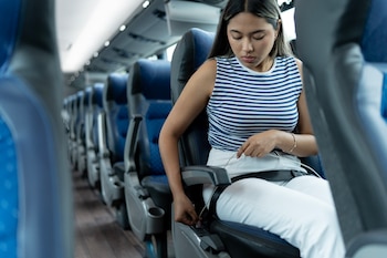 Miles de costarricenses utilizan los pasos fronterizos de Peñas Blancas y Paso Canoas cada año para viajar hacia Nicaragua y Panamá por motivos turísticos, familiares y comerciales. Crédito: TicaBus