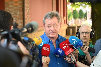 24/05/2026 El consejero de Seguridad del Gobierno Vasco, Bingen Zupiria, ofrece declaraciones a los medios durante el acto político ADI 26/27, a 24 de mayo de 2026, en Durango, Vizcaya, País Vasco (España). El PNV celebra este domingo en Landako Gunea de Durango el acto ADI 26/27, concebido como el pistoletazo de salida para las elecciones municipales y forales de mayo de 2027. Bajo el lema 'Aurrera Diharduen Indarra', el Euzkadi Buru Batzar busca movilizar a sus bases ante la inminencia de las citas electorales.
POLITICA
David de Haro - Europa Press