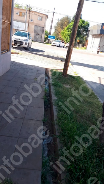 Una mujer cayó en la vereda, se fracturó una pierna y la Justicia condenó al municipio a pagarle casi $19 millones